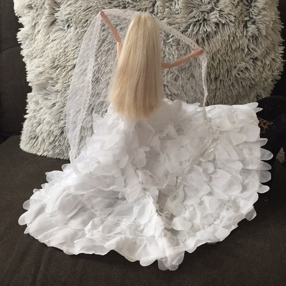 Barbie brides 👰 dress - Picture 3 of 8